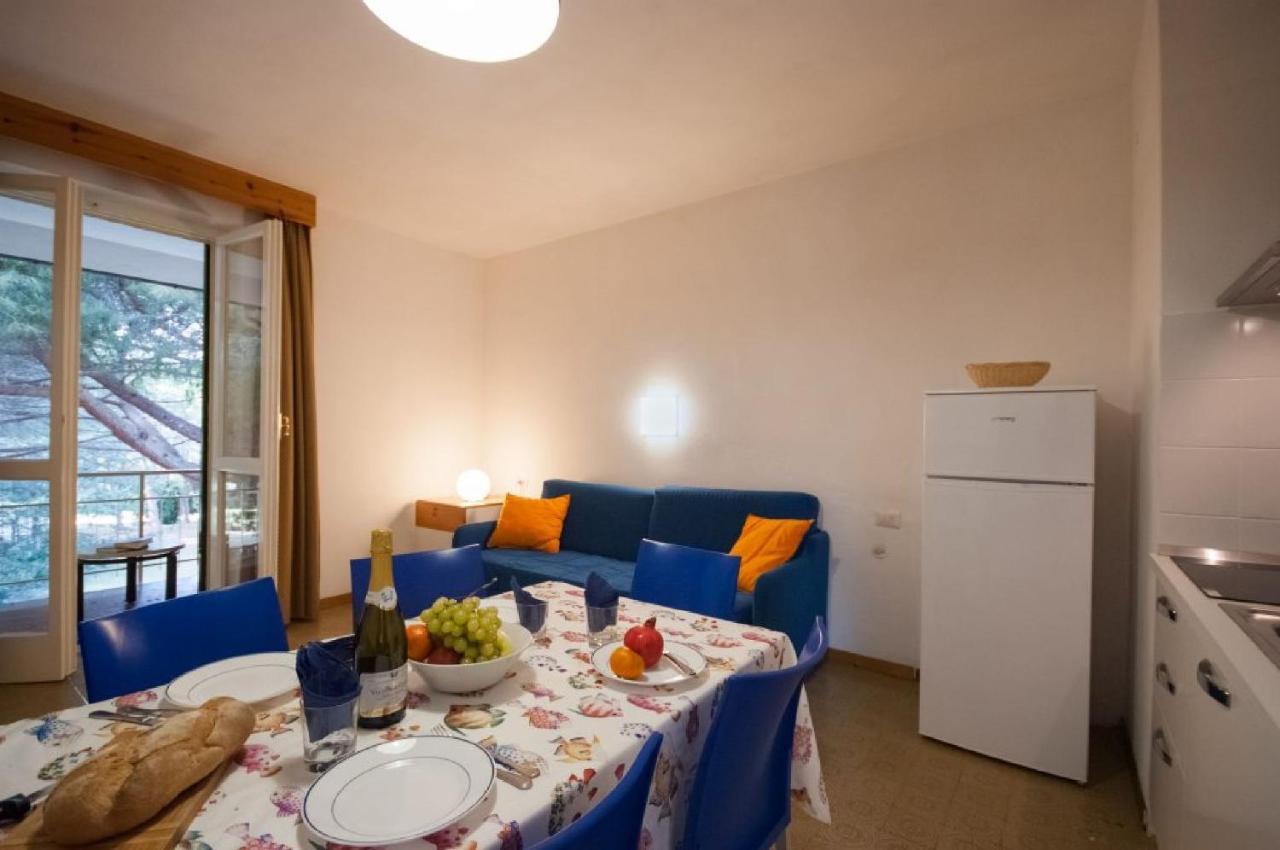Residence Golfo Della Lacona Eksteriør bilde