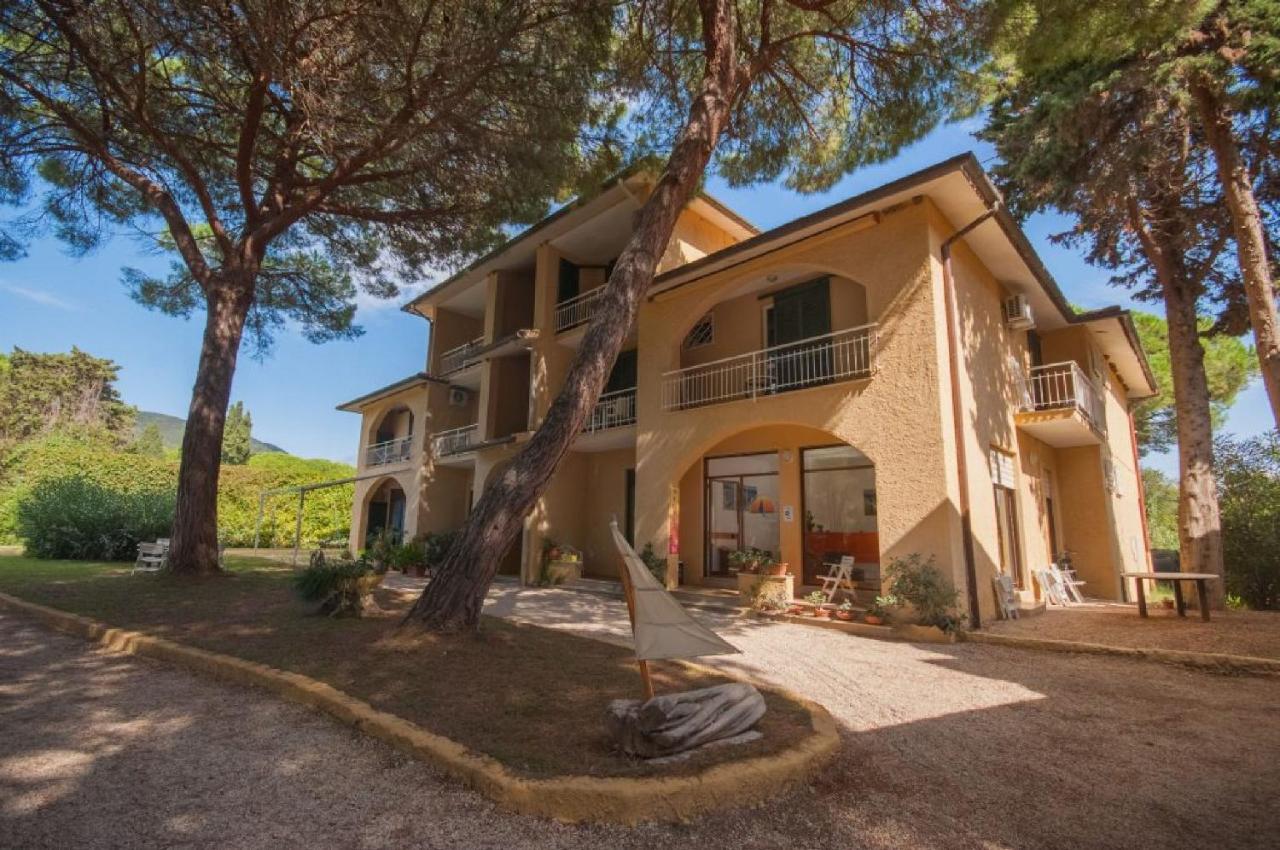 Residence Golfo Della Lacona Eksteriør bilde